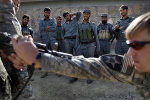 US-soldier-training-Afghan-police